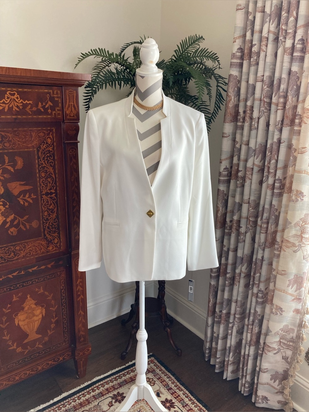 Woman's White TAHARI ASL Turn Lock Blazer NWT Size 16